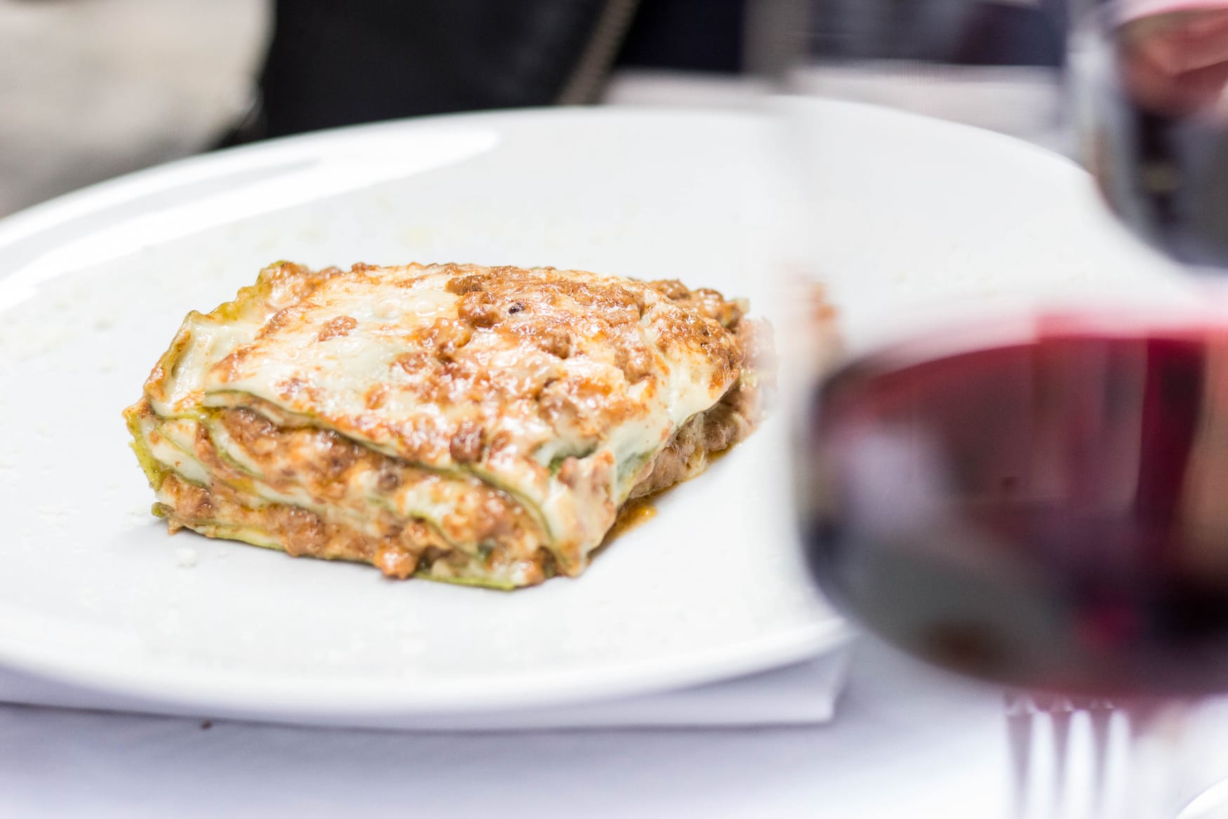 Essen in Bologna: Lasagne und Rotwein
