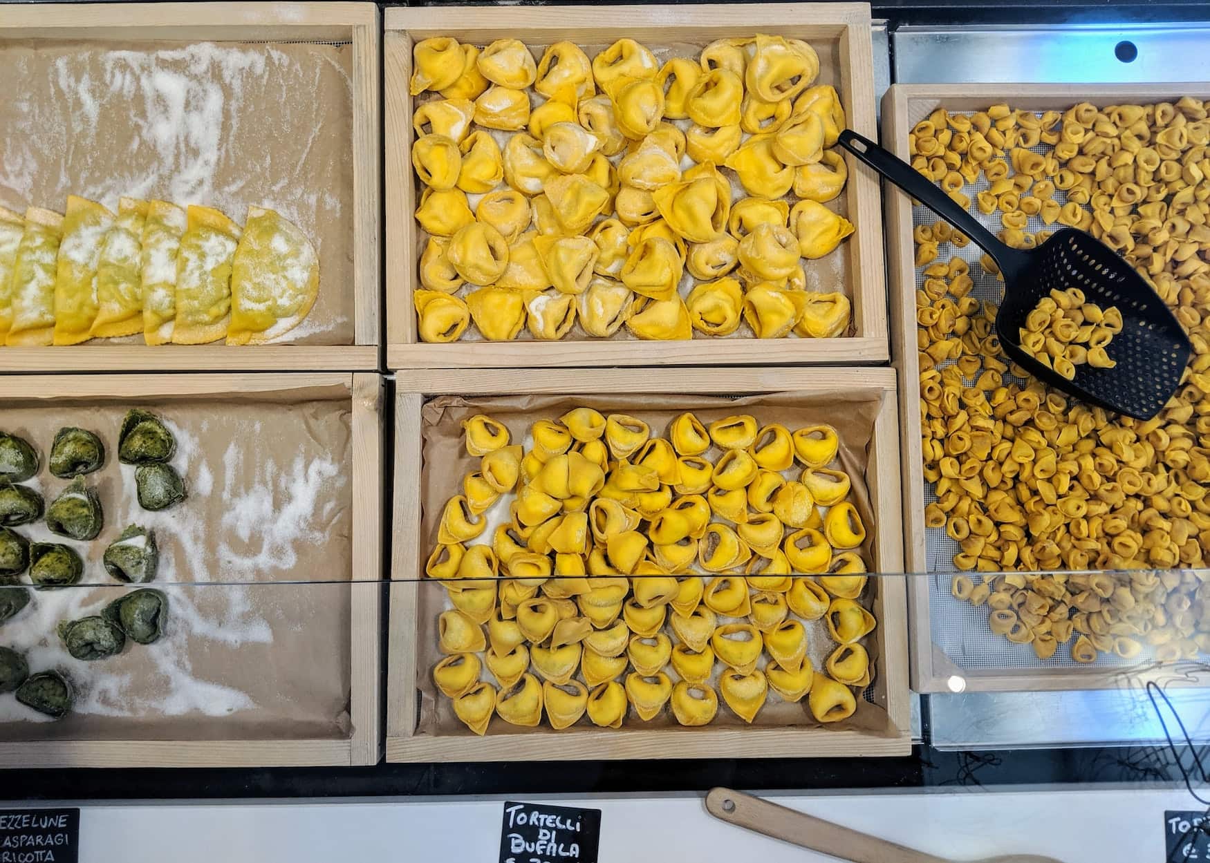 Frische Tortellini kann man essen in Bologna