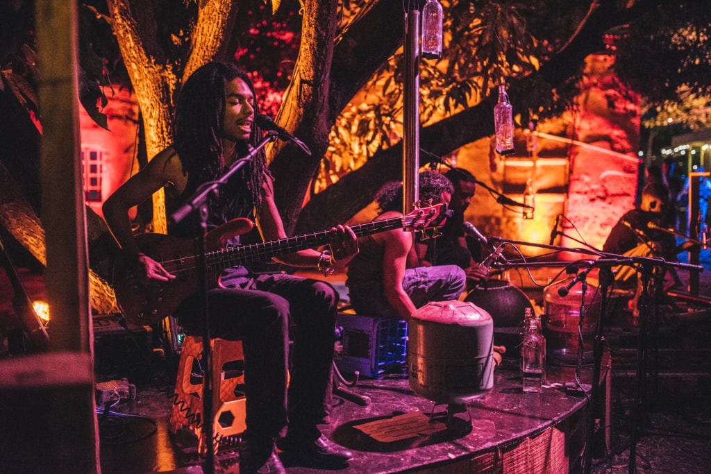 Jung und alt, weiß und schwarz – beim Porlwi Festival trifft sich alles in Port Louis auf Mauritius.