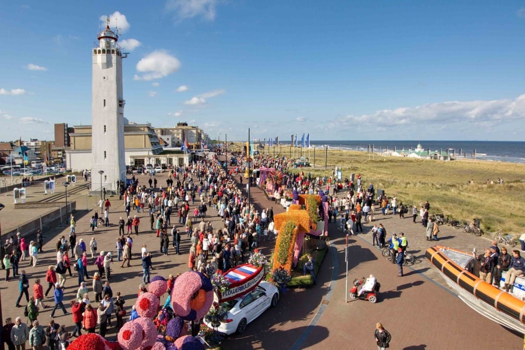In Noordwijk startet jedes Jahr der BlumenKorso nach Haarlem.
