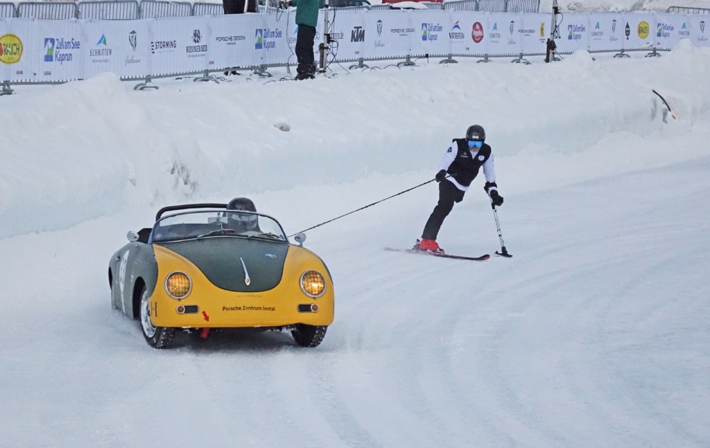 Skijöring - oder sich vom Rennwagen auf Ski übers Eis zerren lassen. So spektakulär war das GP Ice Race in Zell am See.