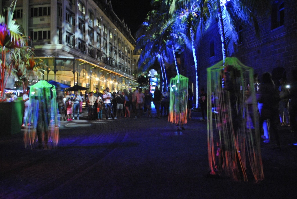 Es tanzt, zwitschert und leuchtet zum Porlwi Festival auf Mauritius.