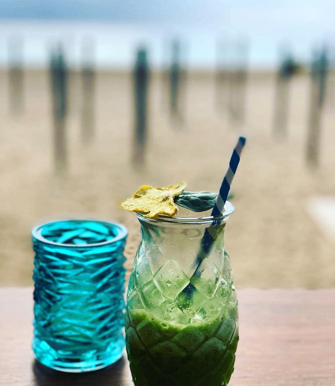 Guten Morgen allerseits wünschen wir mit einem Ananas-Spinat-Smoothie aus #Portugal. @aspirinia erholt sich gerade im @vilavitaparc und schickt uns fruchtige Grüße!