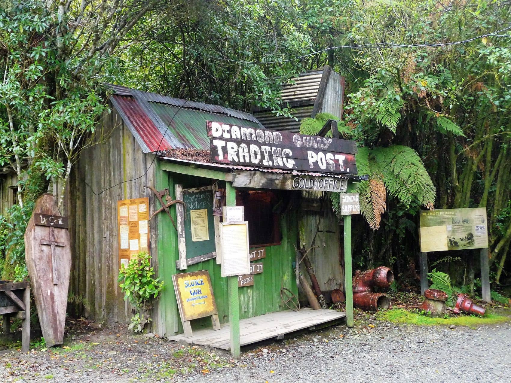 Holzbaracke in Shantytown, Neuseeland 