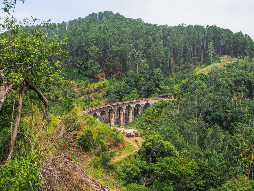 Aussicht auf die Nine Arches Bridge in Ella