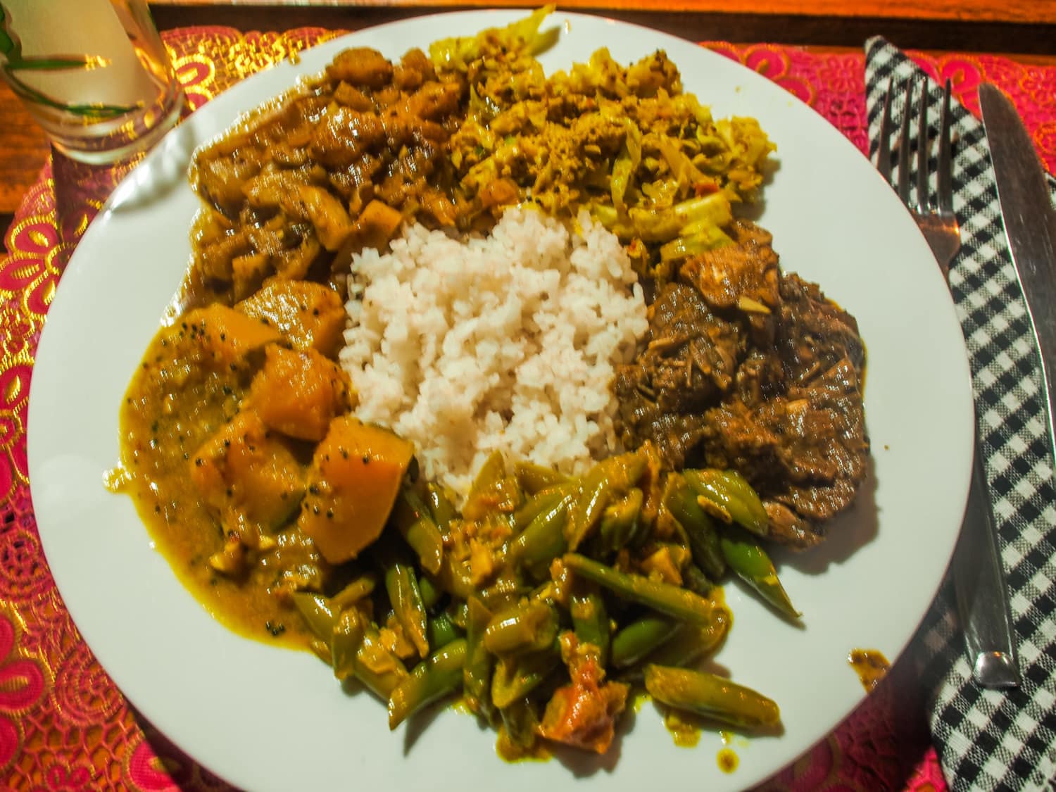 Lecker und vielfältig: eine Portion Rice and Curry
