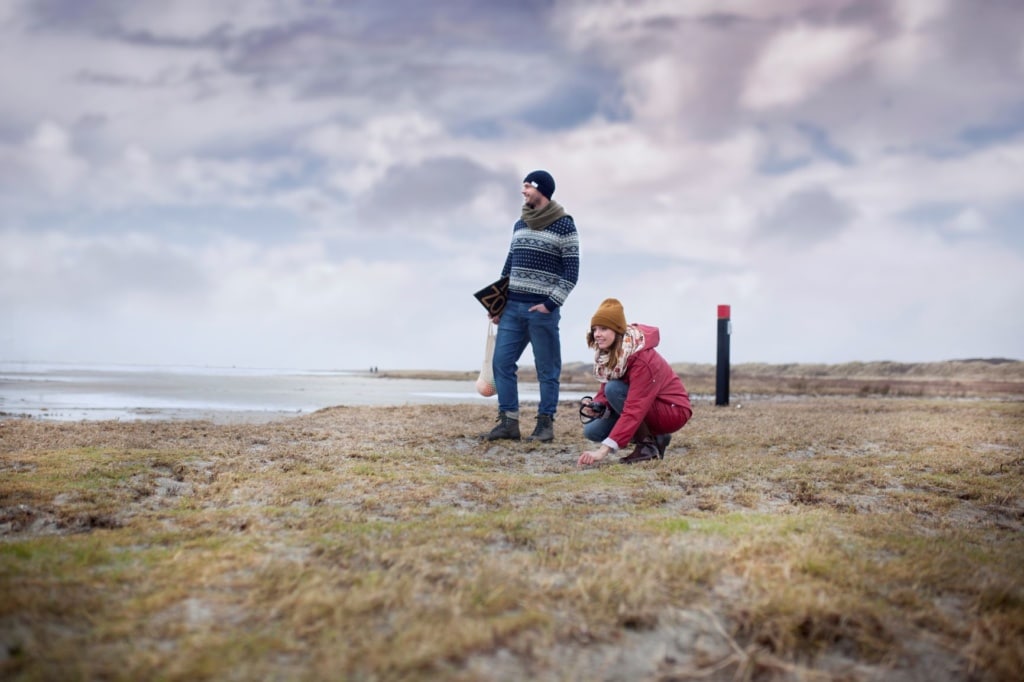Paar auf einer Wattinseln in Holland