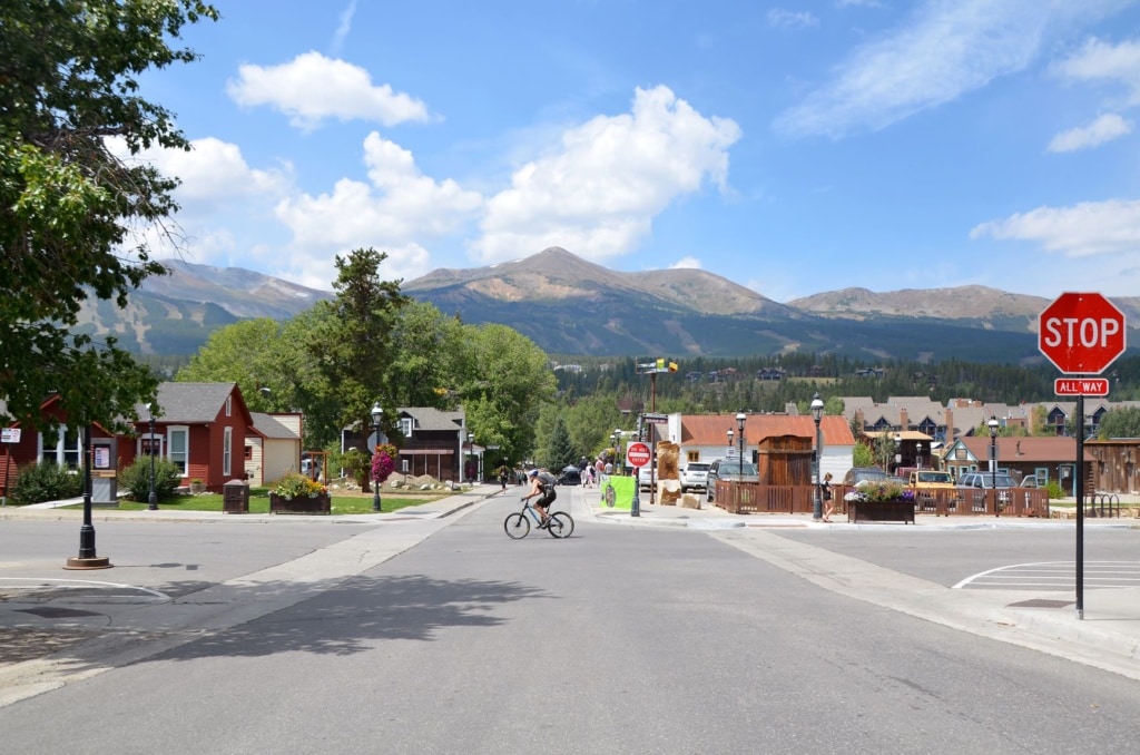 Radler auf einer Straße in Breckenridge