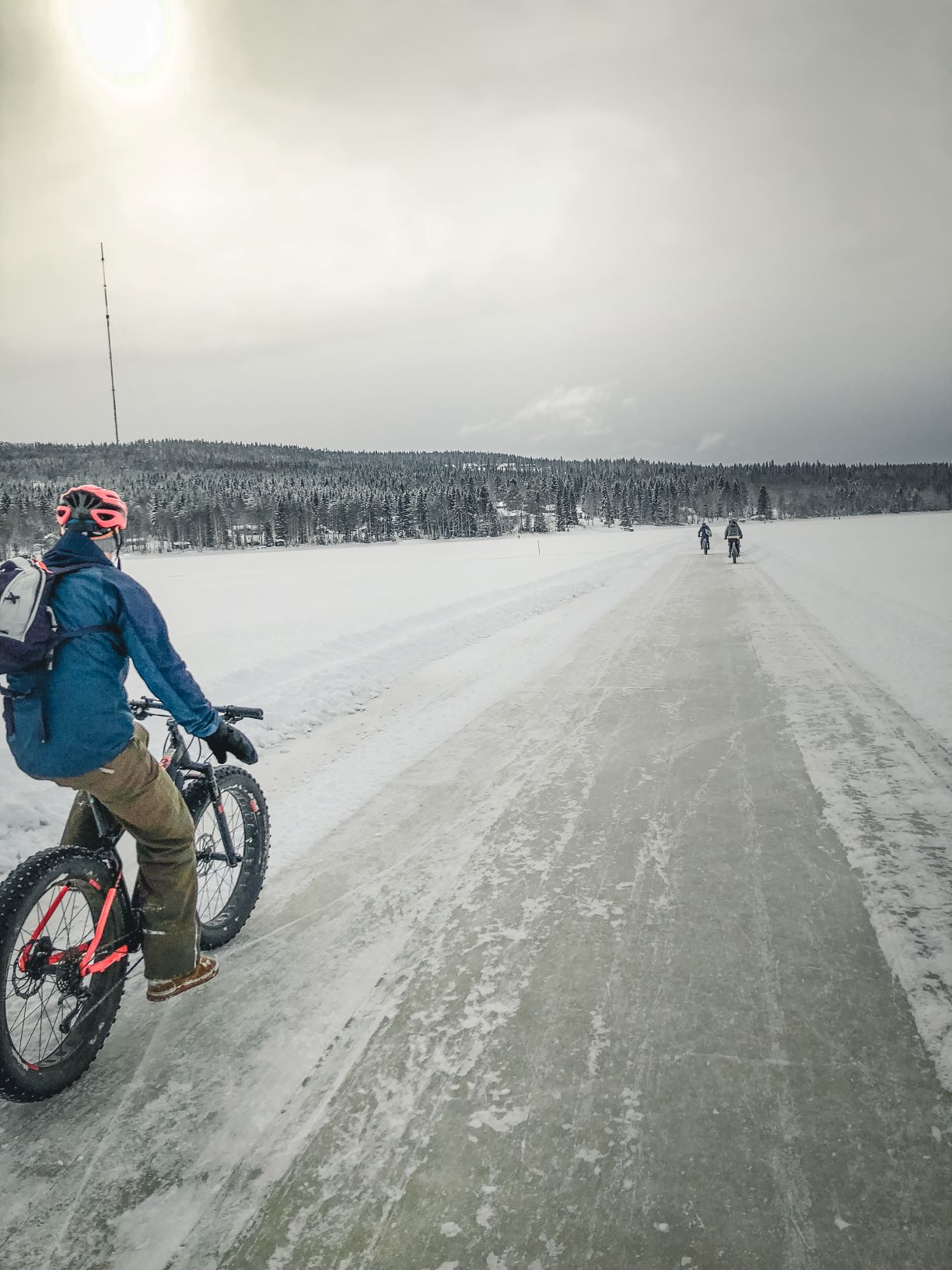 Fatbikefahrer in Finnland