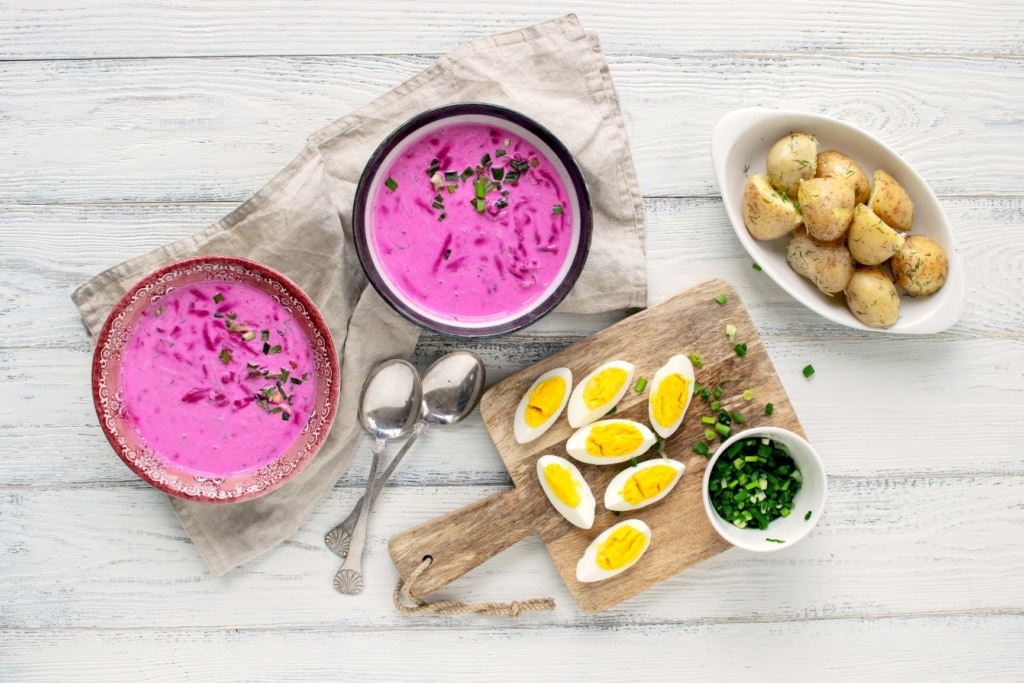 Rote-Bete-Suppe mit Eier und Kartoffeln