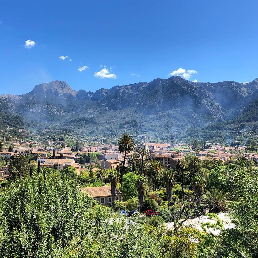 Diese Insel ist eine Schönheit. Doch momentan auch ganz schön voll. So empfindet es @fraumuksch, die für uns gerade ein neues Hotel testet. Aber dazu später mehr. Wie steht ihr zu #Mallorca? Habt ihr noch Geheimtipps?