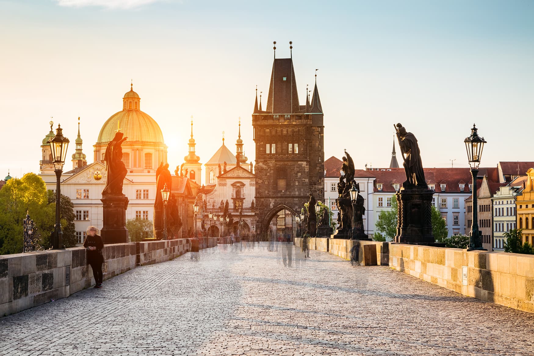 Karlsbrücke in Prag bei Dämmerung