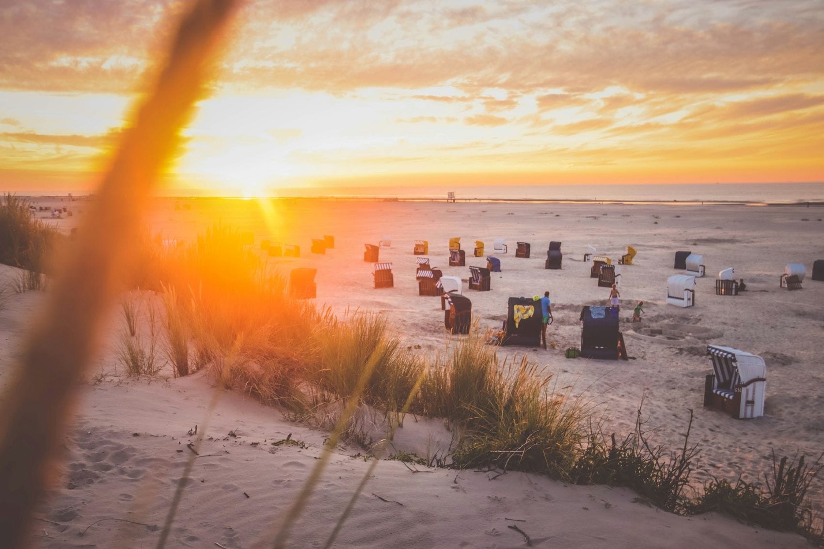 Strand auf Juist bei Sonnenuntergang
