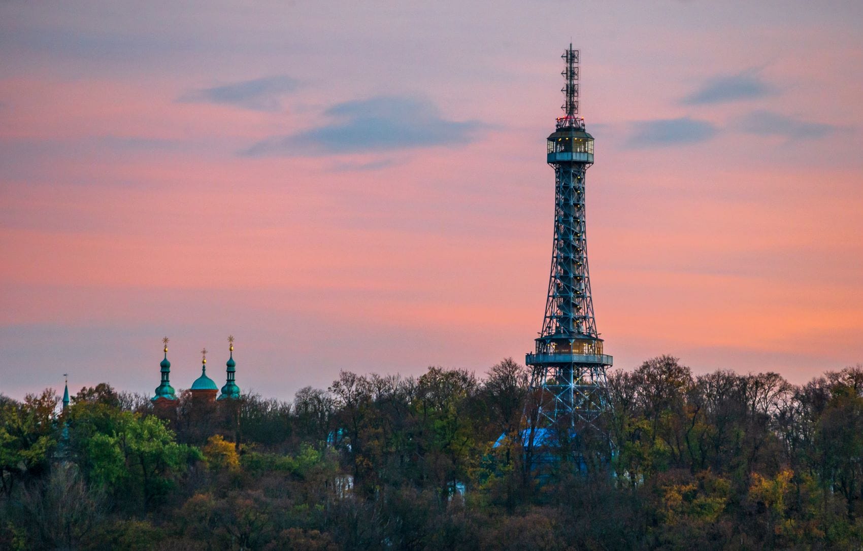 Blick auf Petrin-Turm in Prag 