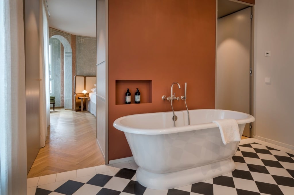 Badewanna im Zimmer des VillaVerde