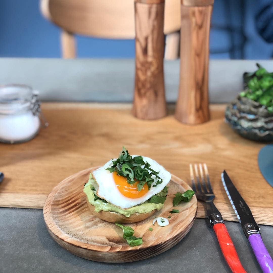 Mmmmh. Frühstück auf sehr hohem Niveau serviert das Neobiota. Der Kaffee ist auch exzellent, sagt @fraumuksch. Nur falls ihr Mal in #Köln seid. #liebedeinestadt #homeiswherethedomis #mytinyatlas #passionpassport #restaurant