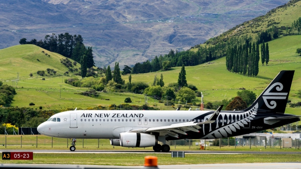 Air New Zealand Flugzeug auf Rollfeld
