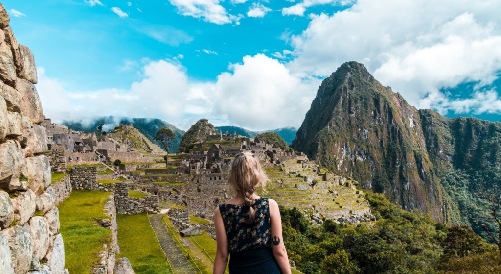 Frau in Machu Picchu