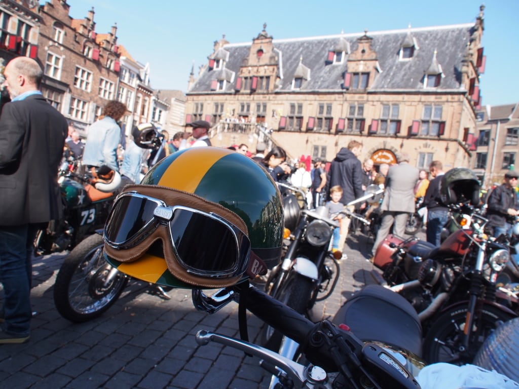 Es ist immer was los auf dem Grote Markt in Nimwegen – hier ein Biker-Treffen.