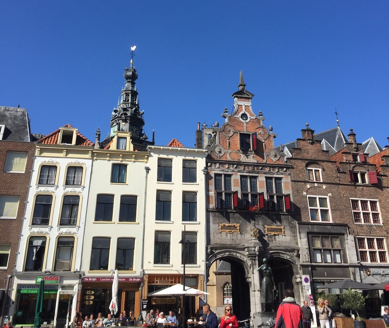 Der Grote Markt von Nimwegen ist Ortsmittelpunkt.