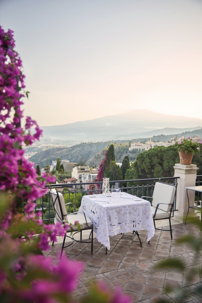 Küche in Sizilien: Terrasse des Restaurants im Grand Hotel Timeo