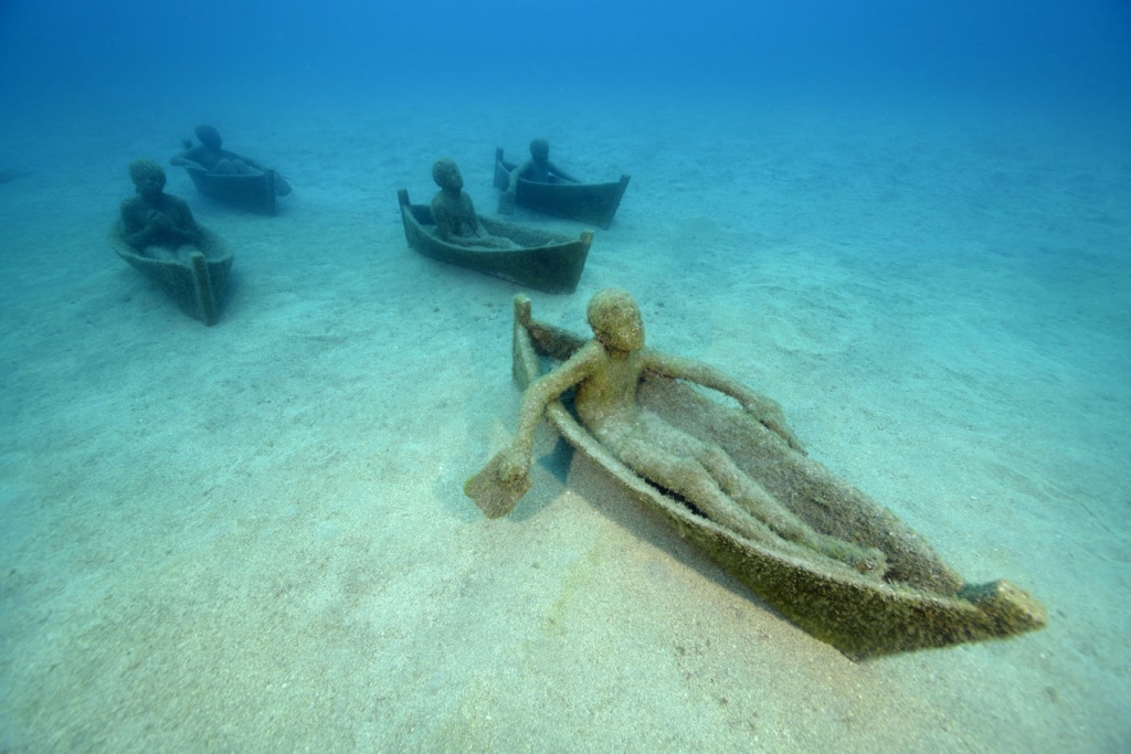 Skulpturen unter Wasser