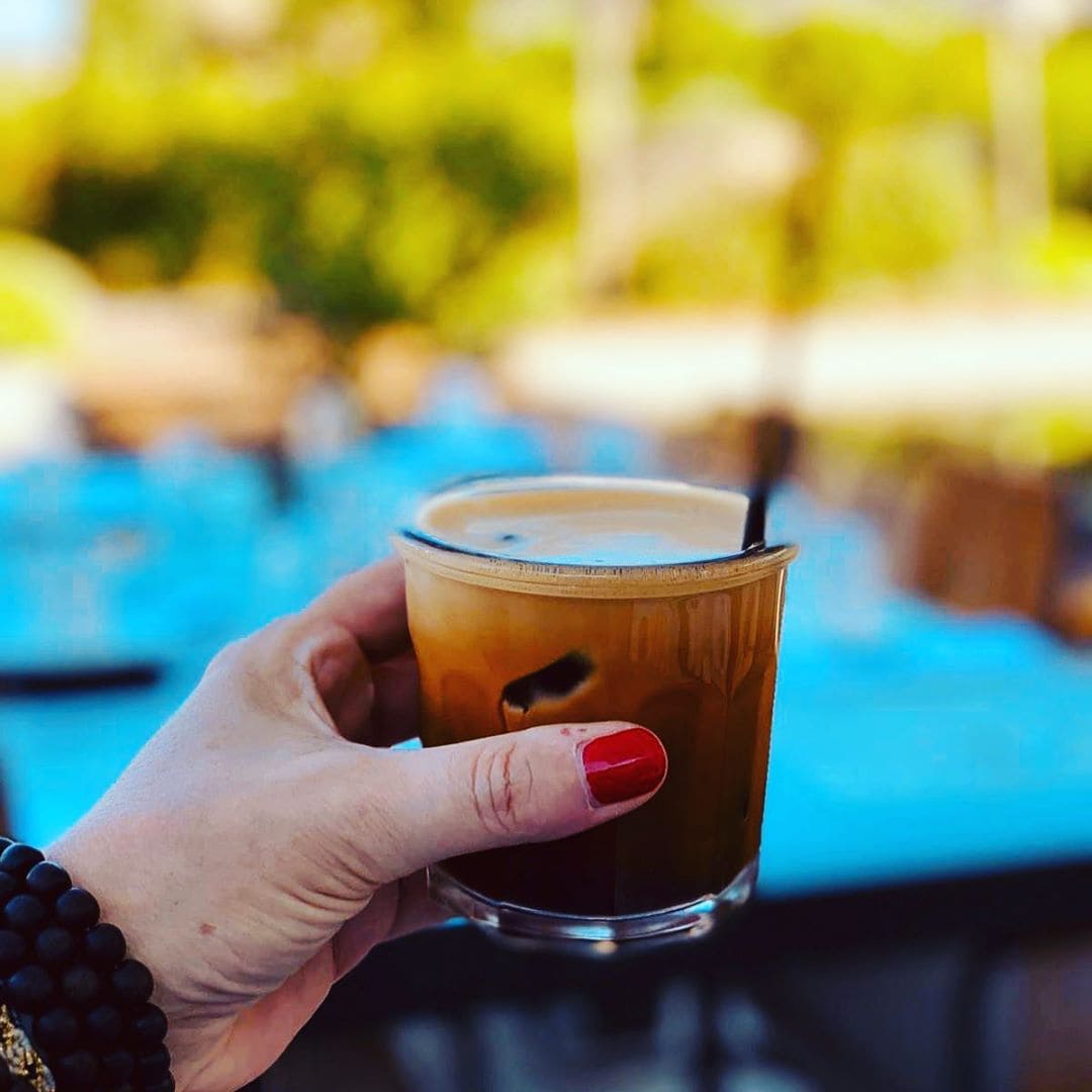 @aspirinia grüßt von Costa Navarino mit einem griechischen Eiskaffee. Hach ❤️ #Greece #Griechenland #coffeelover #coffeetime #hotel #reisenexclusiv #reportervorort #welivetoexplore