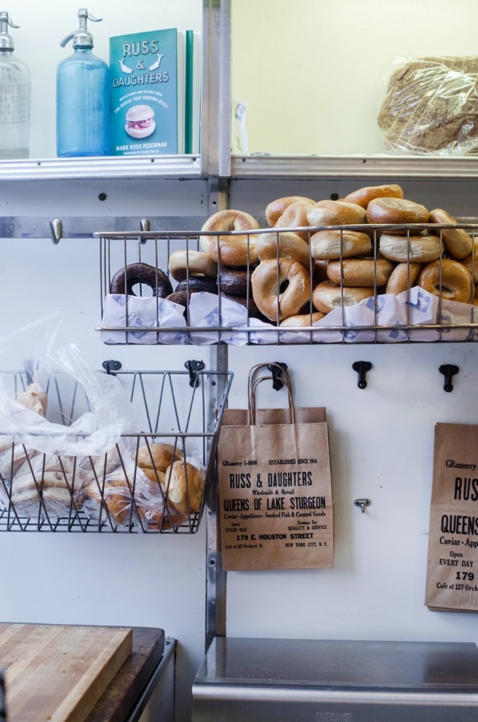 Einblick in den Bagel-Shop Russ & Daughters