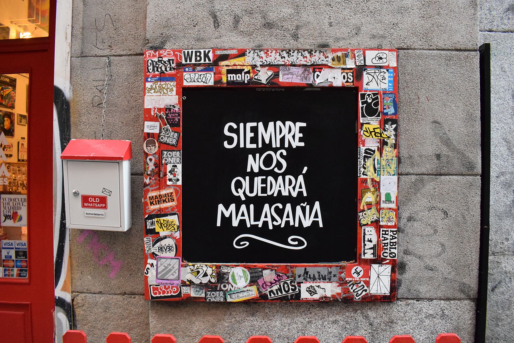 Schriftzug in dem angesagten Viertel Malasana in Madrid