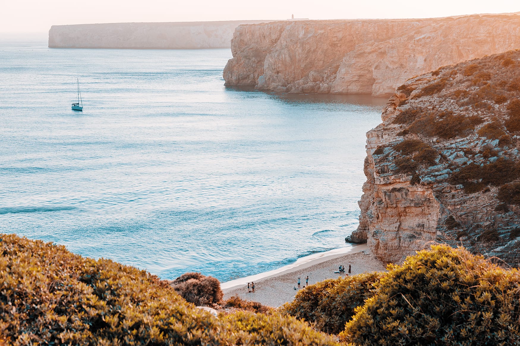 Kleine Bucht bei Sagres in Portugal