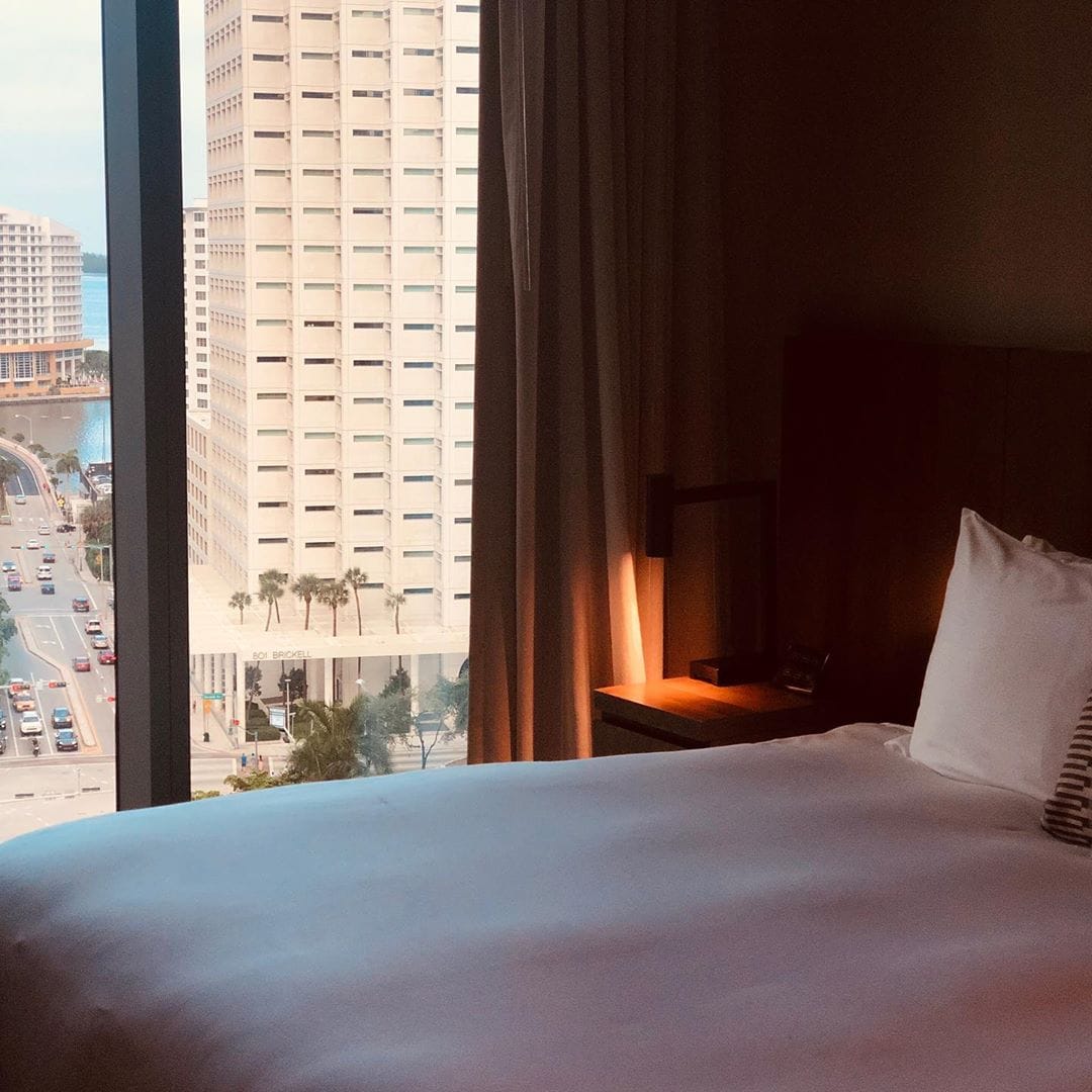 Komfortabel, mittendrin und ultracool. @fraumuksch testet gerade das @eastmia und ist begeistert. #travelgram #passionpassport #hotel #mytinyatlas