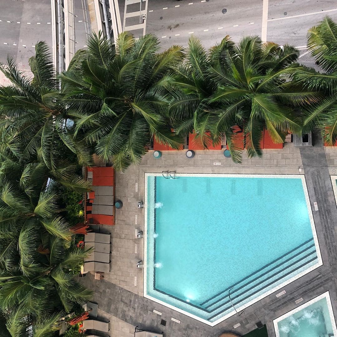 Urban Jungle meets Swimming Pool. Relaxen inmitten der Stadt. Chefredakteurin @fraumuksch  empfiehlt das @eastmia. Tolles Ding! #passionpassport #hotel #hotelreview #reportervorort #travelgram #mytinyatlas