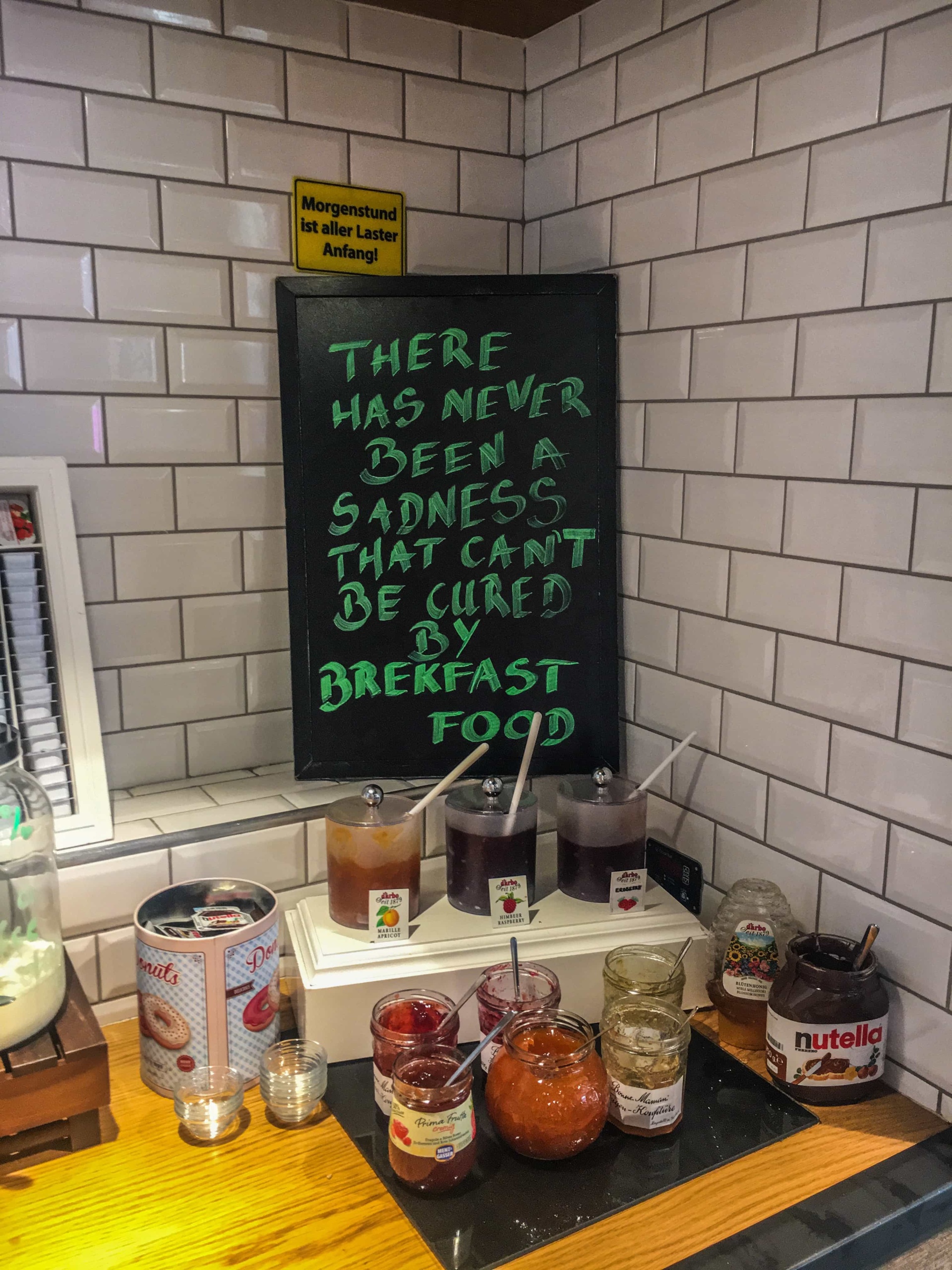 Frühstücksbuffet Berlin Moxy Hotel Ostbahnhof