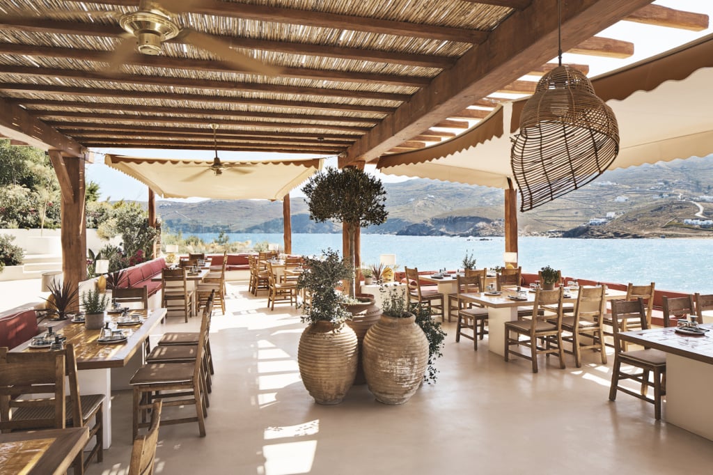 Im neuen Ftelis Beach Club auf Mykonos bleibt kein Wunsch offen.