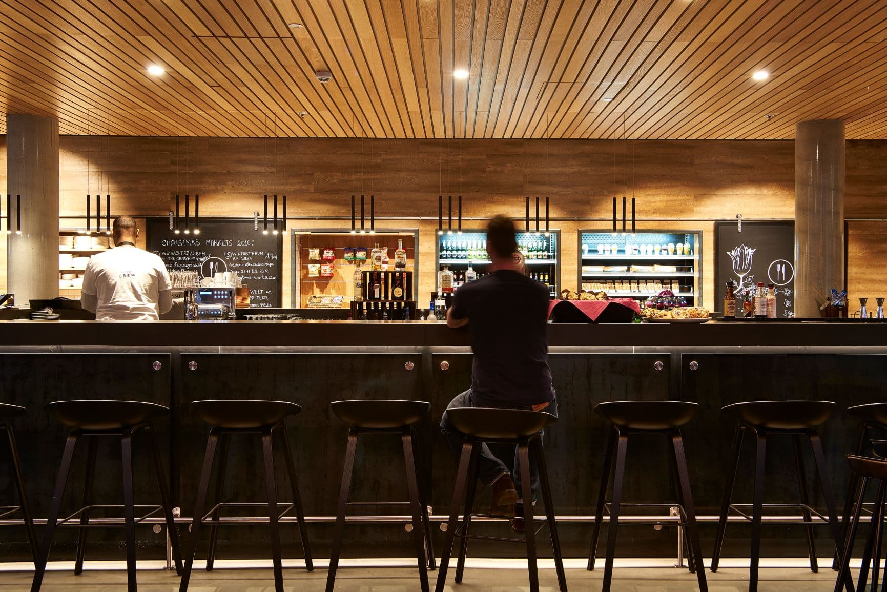 Bar im Moxy Hotel Ostbahnhof