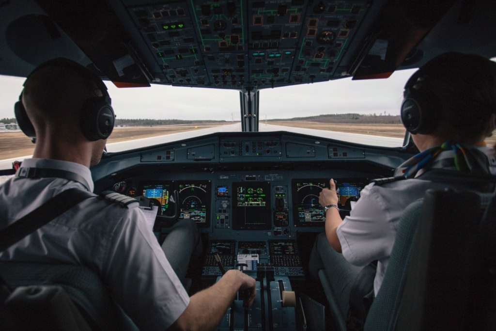 Piloten im Cockpit