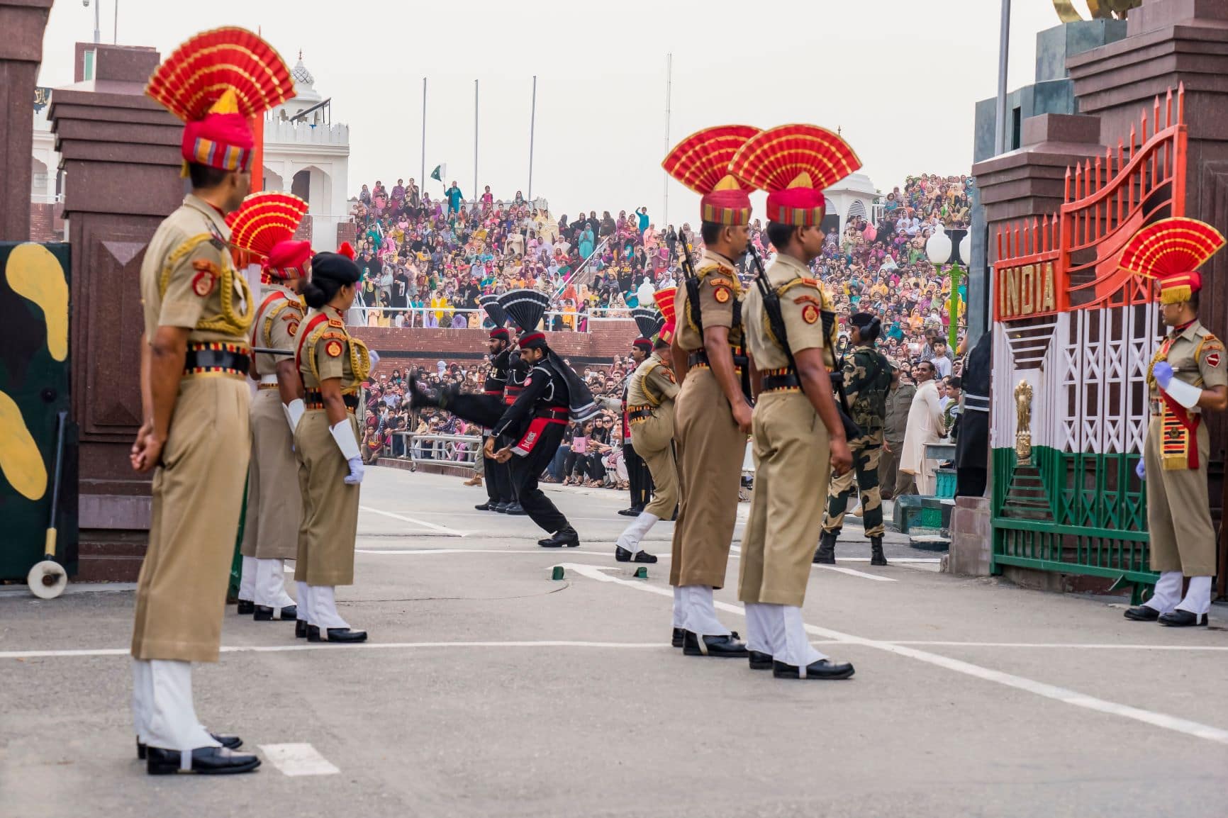 Soldaten an der Attari-Wagah-Grenze