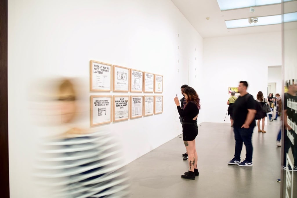 Besucher im Tate Modern Museum London