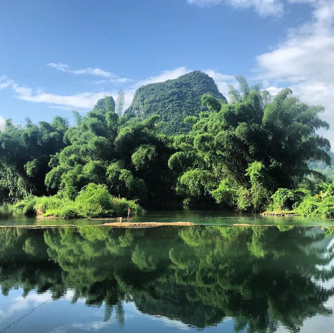 Dieses Fleckchen Erde stand ganz oben auf der Bucketlist von Reporterin @aspirinia. Wir verstehen warum Simone unbedingt diese Seite von #China kennenlernen wollte. Die Geschichte dazu findet ihr in der kommenden Ausgabe. Und was steht bei Euch ganz oben auf der Liste? #travel #reportervorort #welivetoexplore #reisenexclusiv #passionpassport #travelmag