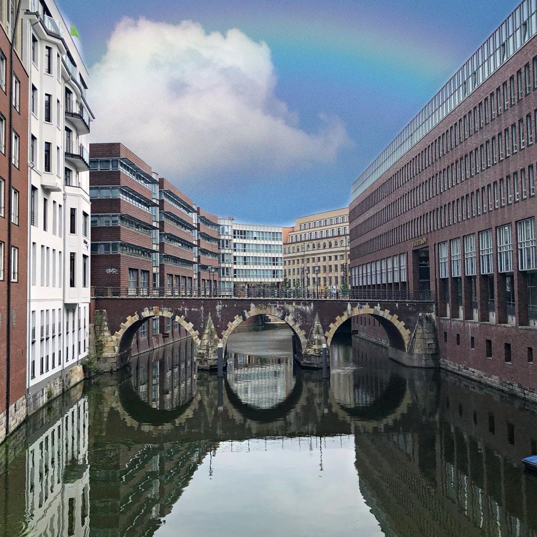#Regenbogen über einem Hamburger Fleet. Schon ein schönes Städtchen. Für @fraumuksch die schönste Stadt von #deutschland. Welche ist Eure Lieblingsstadt?