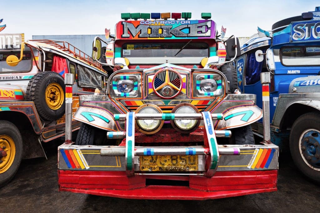 Der Jeepney ist der übliche Bus auf den Philippinen.