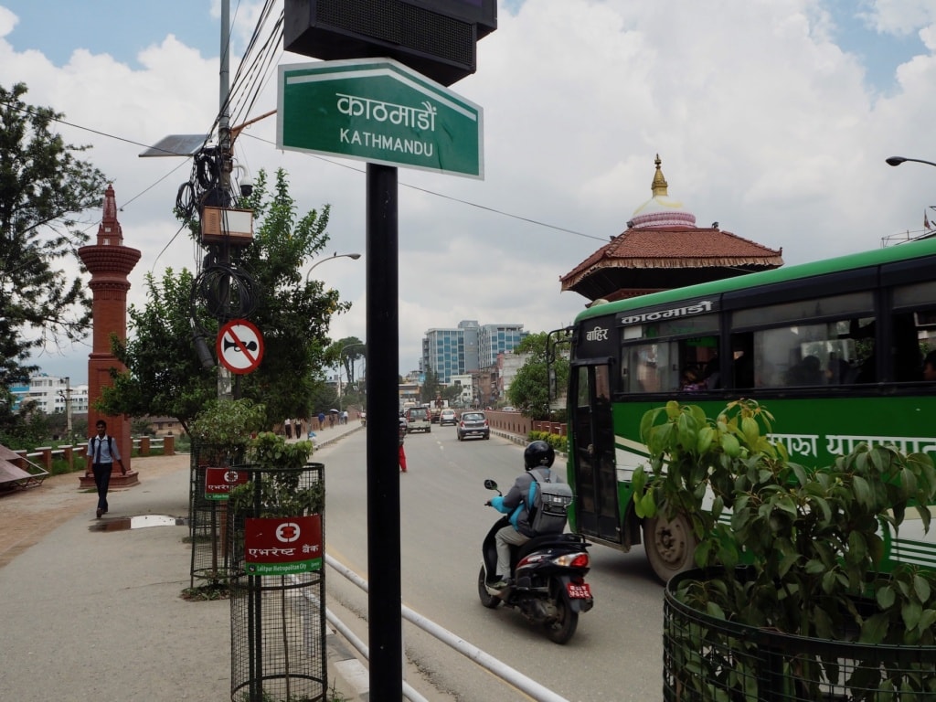 Straßenschild in Kathmandu auf Nepalesisch
