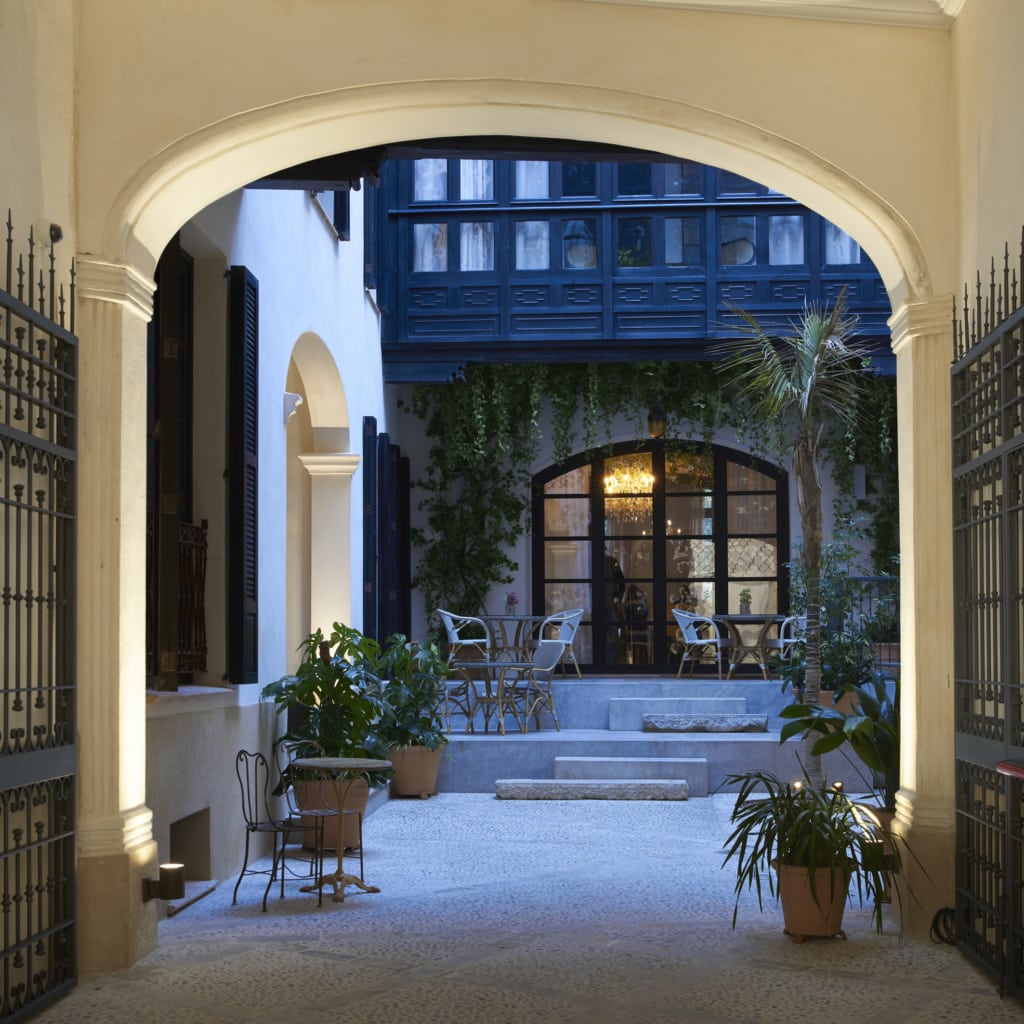 Willkommen im gemütlichen Innenhof des Can Bordoy in Mallorca.