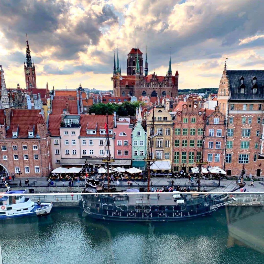 @aspirinia ist gerade in #danzig #gdansk und zeigt uns die Aussicht ihres Hotelzimmers. Nicht schlecht, oder? #roomwithaview #poland #welivetoexplore #passionpassport #reportervorort