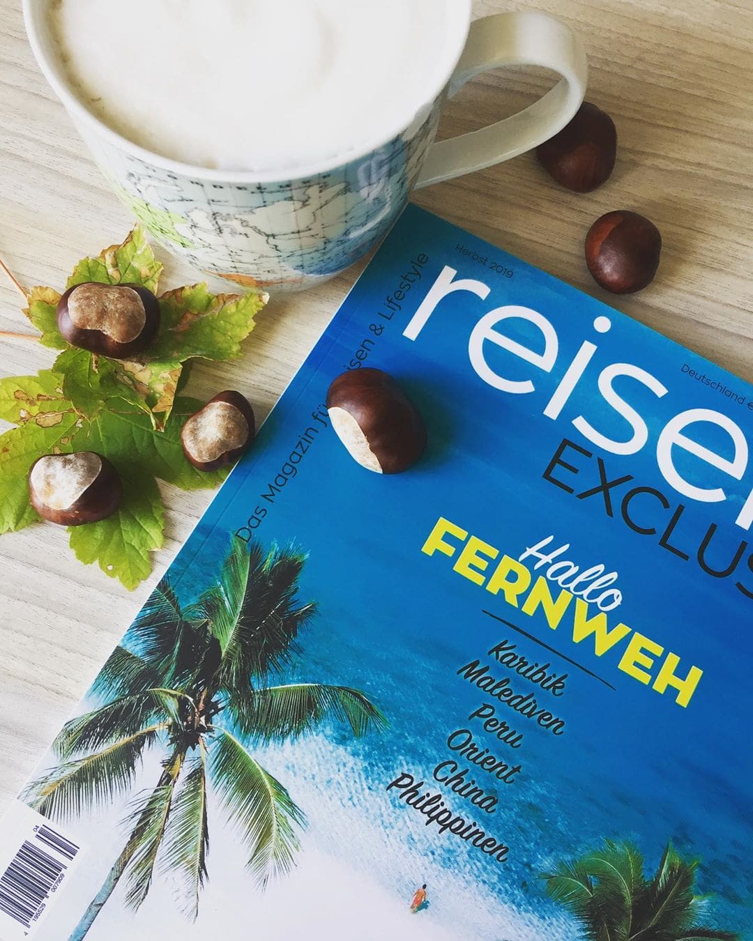 DAS NEUE HEFT IST DA! Ihr seid noch nicht bereit für den Herbst? Dann ab auf‘s Sofa mit unserer brandneuen Herbstausgabe, in der wir Euch zu sonnengeküssten Orten mitnehmen – in die Wüste, ans Meer und in die Berge. Mit dem Link in der Bio könnt ihr Euch das Heft ganz einfach versandkostenfrei nach Hause bestellen – und bekommt sogar ein kleines Geschenk von uns obendrauf! #neueausgabe #herzensprojekt #magazine #qualitytime #abaufssofa #herbst #aufeinmalherbst #magazin #travel #fresh #frischausdemdruck #philippinen #martinique #jordanien #rasalkhaimah #coffeebreak #peru #brasilien