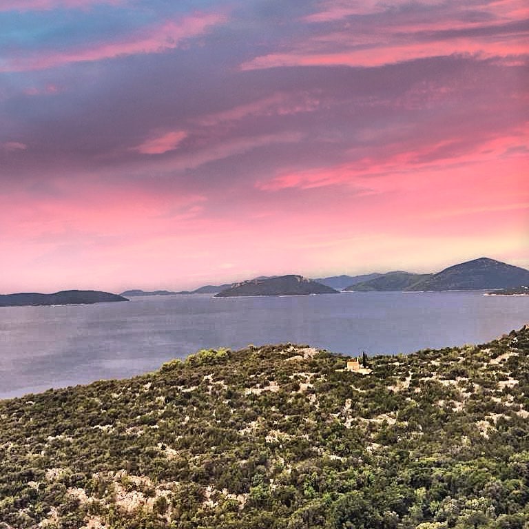 #Kroatien zum #Sunset. Louisa unterwegs durch #Europa.  #travelgram #croatia #letthesungodownonme #interrail #passionpassport #welivetoexplore