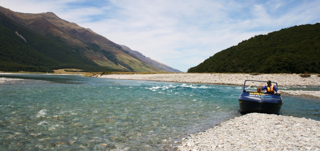 Der Young River wird von Gletscherwasser gespeist und gibt ihm die Türkise Farbe.