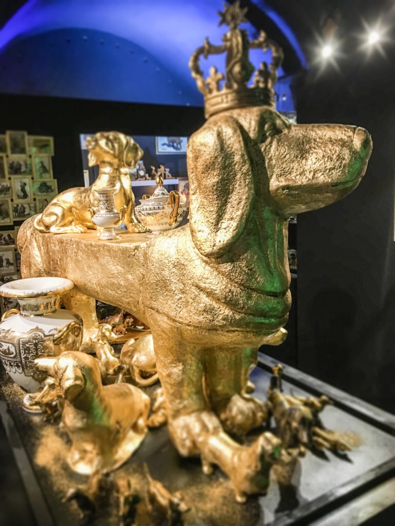 Im Dackelmuseum in Passau kommen Liebhaber der Kultvierbeiner voll auf ihre Kosten. 
