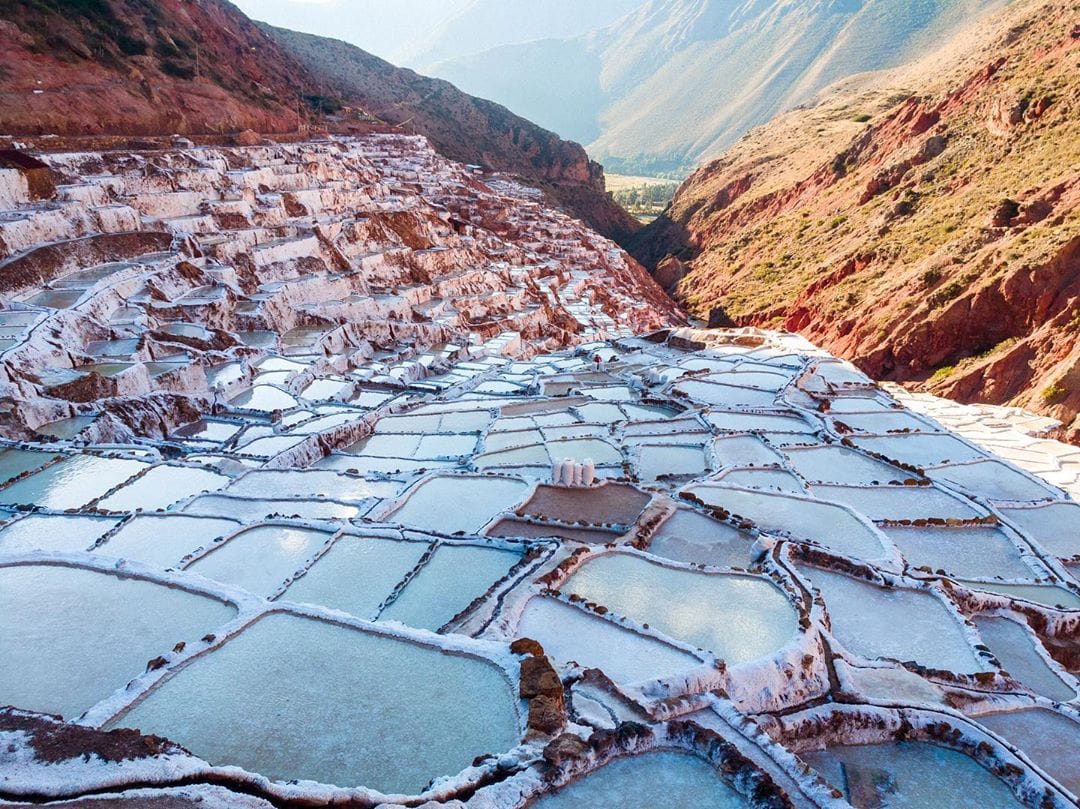 Zwischen weißen Salzterrassen, weiten Kartoffelfeldern, kreisrunden Inkastätten und imposanten Hügellandschaften – Autor Andreas @bunducafe war unterwegs im Heiligen Tal der Inkas in Peru. Gefunden hat er im Valle Sagrado außerdem eine vorzügliche Andenküche. #visitperu #peru #reportervorort #travelgram #passionpassport #explore #welivetoexplore #perutravel
