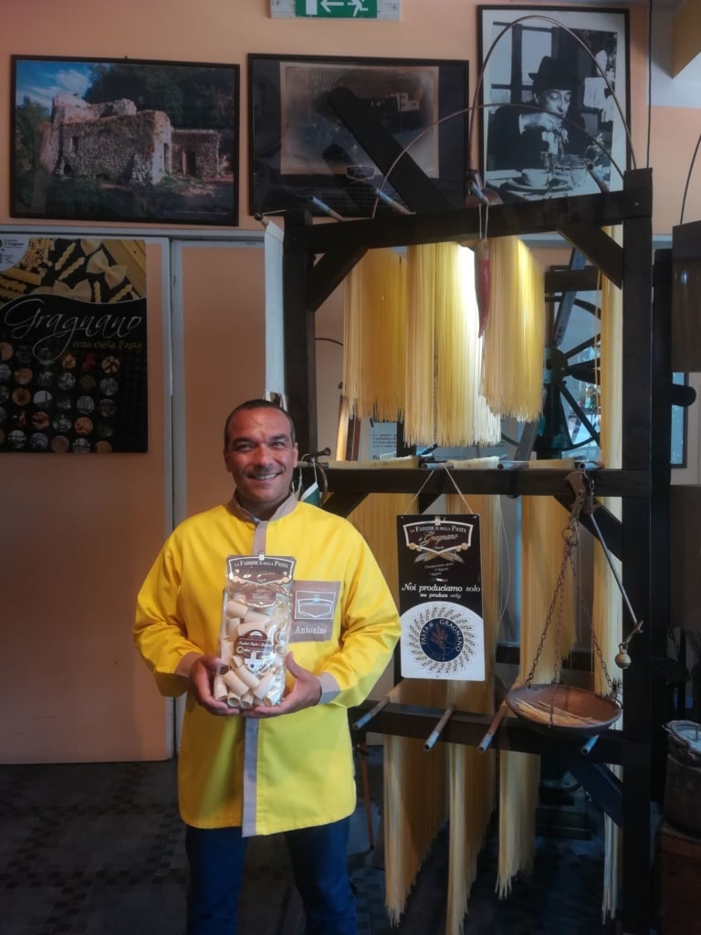 Antonino Moccia in der La Fabbrica della Pasta di Gragnano, Italien